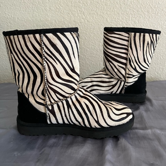 Ugg Exotic Classic Short Zebra Shearling Boots New 8 SOLD OUT 1019123 - Picture 11 of 11